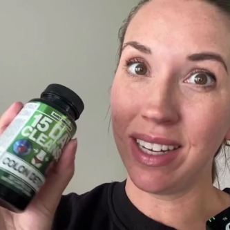 Emma R customer testimonial sharing her experience with improved digestion and reduced bloating